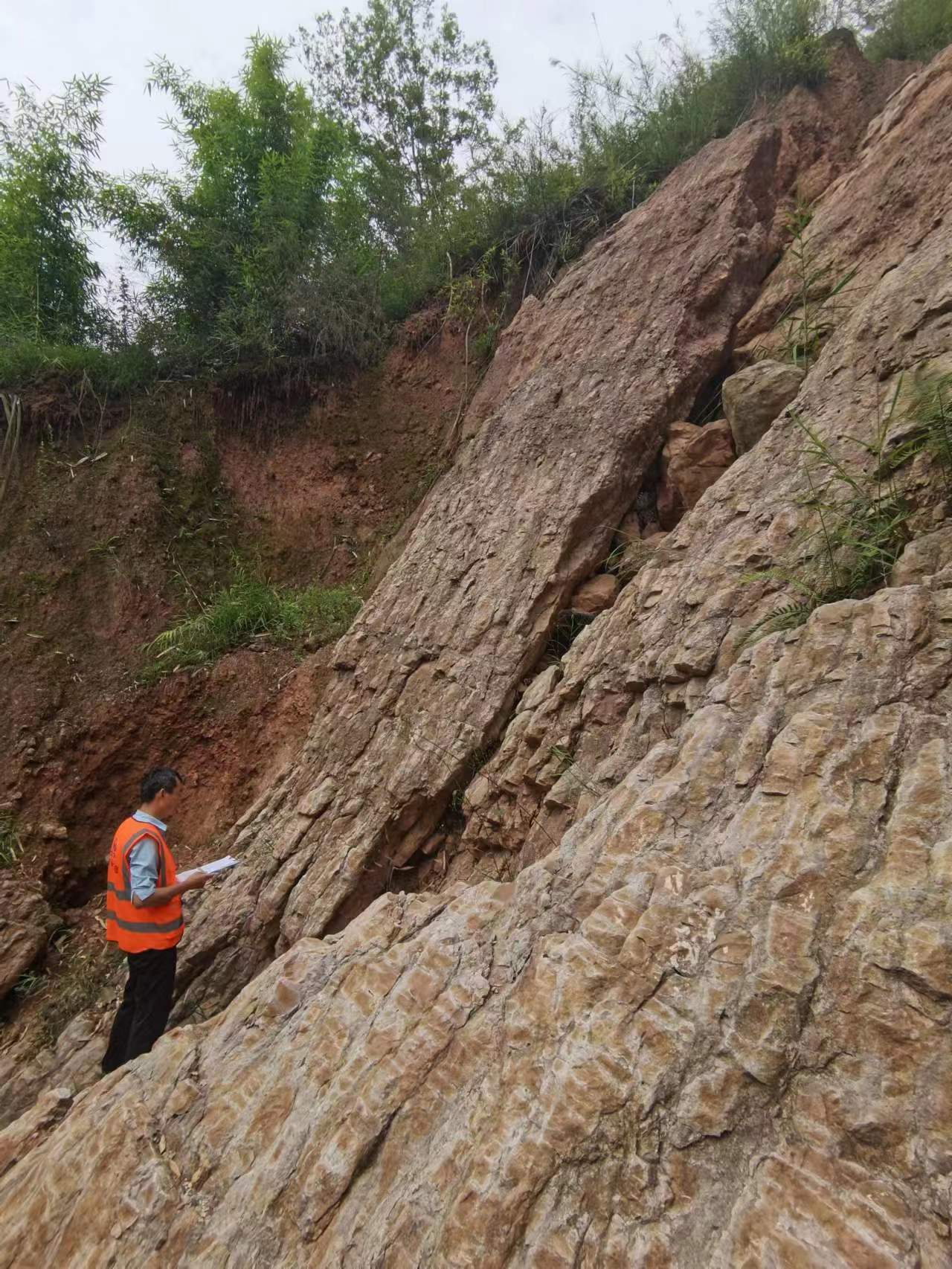 重任在肩，佳節(jié)亦然，順利完成蘆山、寶興震后首輪次生災害應急排查！